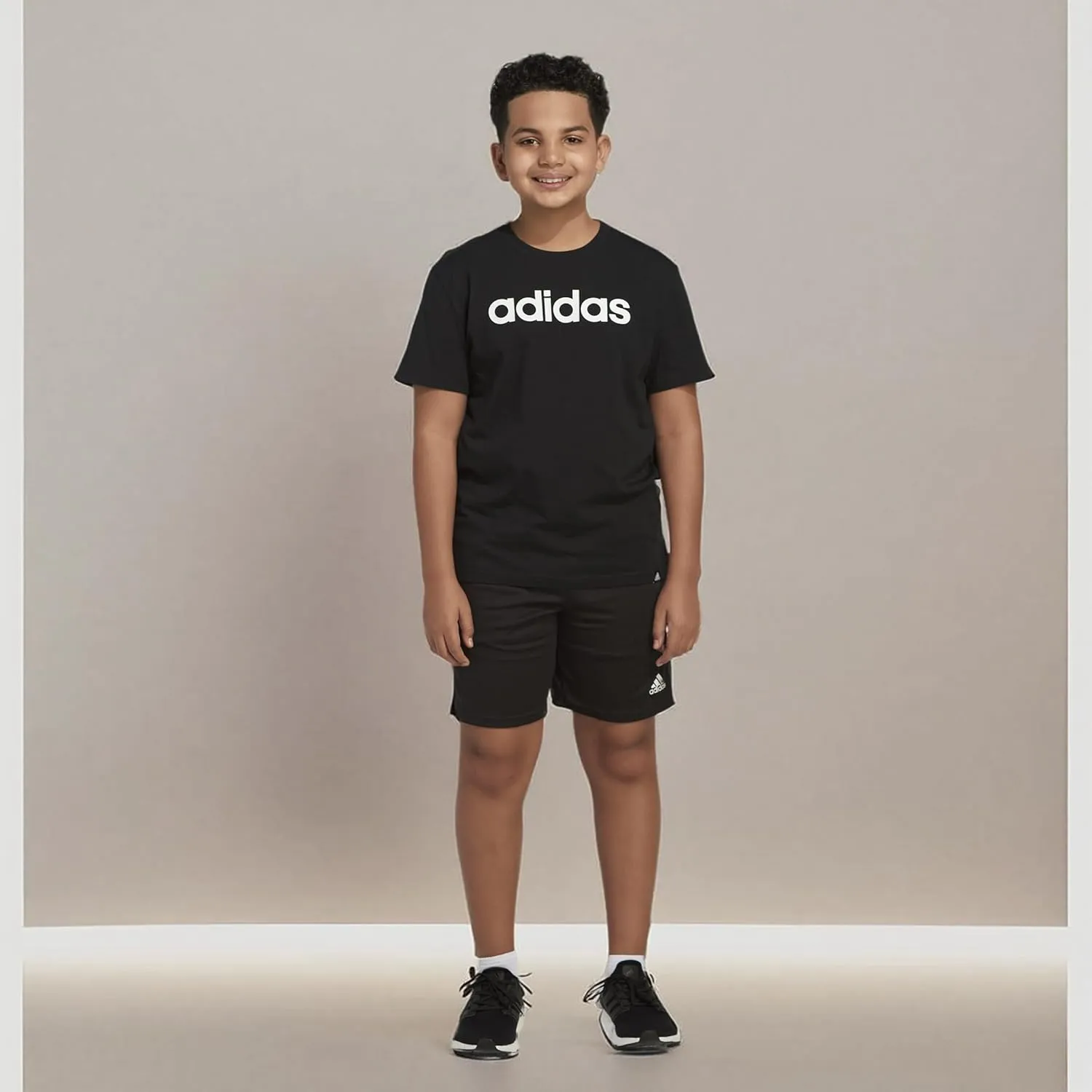 adidas Boys' Short Sleeve Aeroready Performance Logo Tee T-Shirt